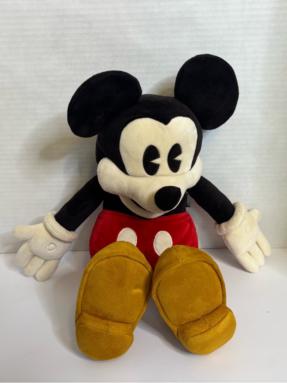 Retired And Discontinued Folkmanis 5008 Full Body Mickey Mouse Hand Puppet Toy